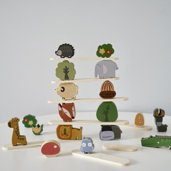 Wooden animal stacking blocks and balance toys, Montessori toys for children, early learning and educational toys for preschool children